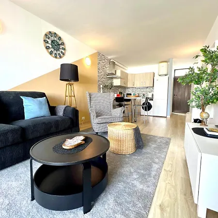 Stunning Lovely Flat With Pool And Wi-fi, 31 Holiday home *